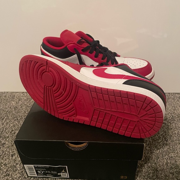 Nike Air Jordan 1 Low - Picture 3 of 5